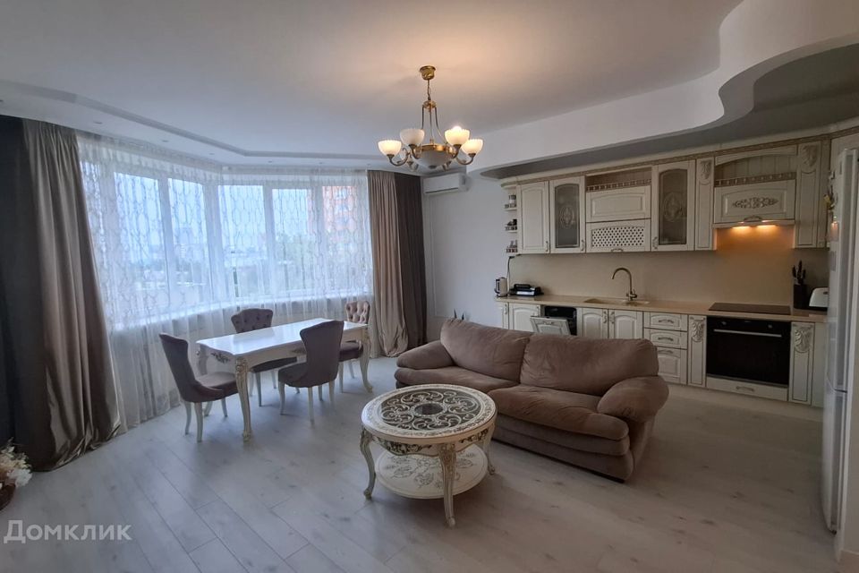 Сдаётся 3-комнатная квартира, 137 м²