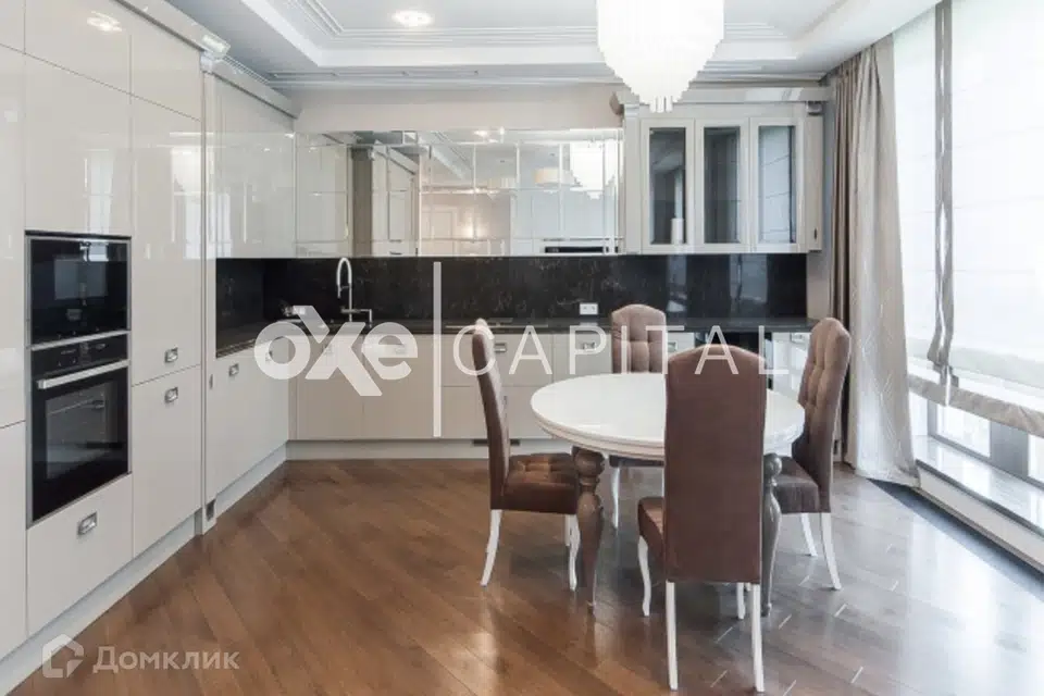 Продаётся 3-комнатная квартира, 131 м²