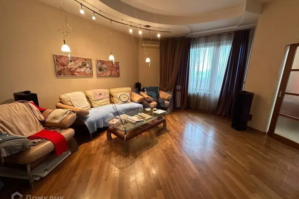 Продаётся 3-комнатная квартира, 103.3 м²