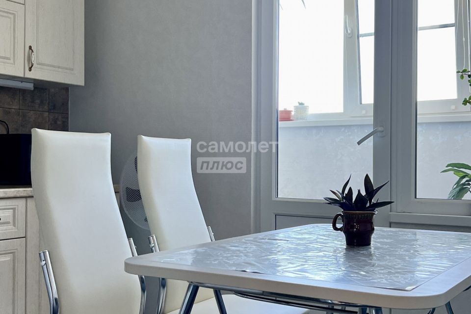 Продаётся 1-комнатная квартира, 42.8 м²