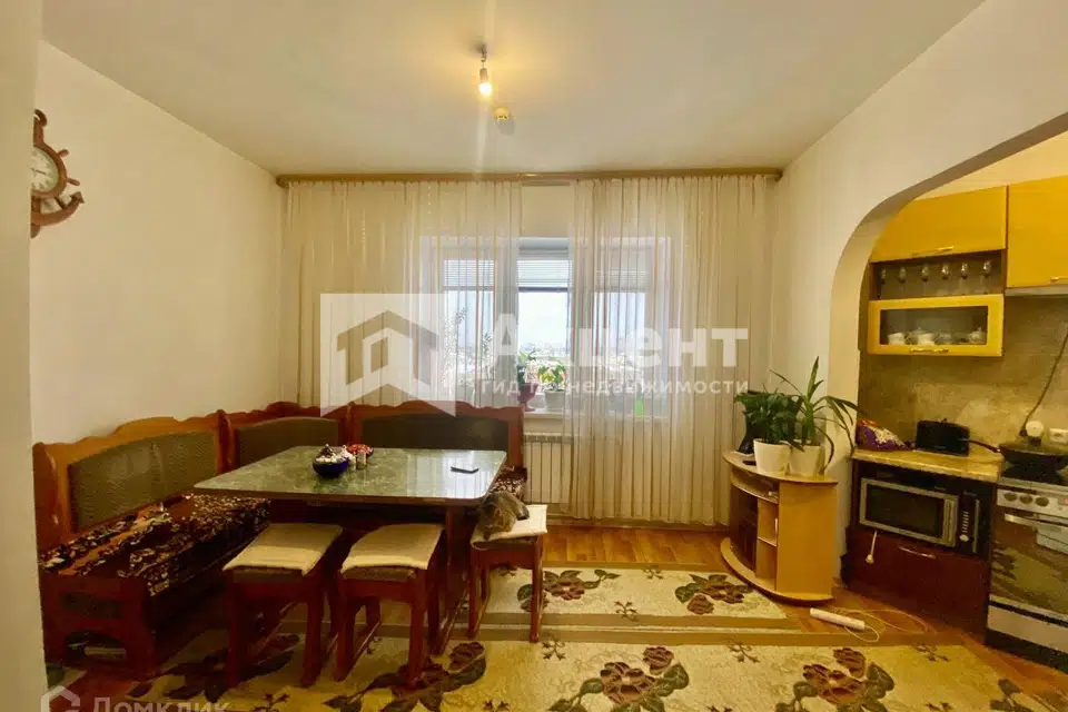 Продаётся 3-комнатная квартира, 105 м²