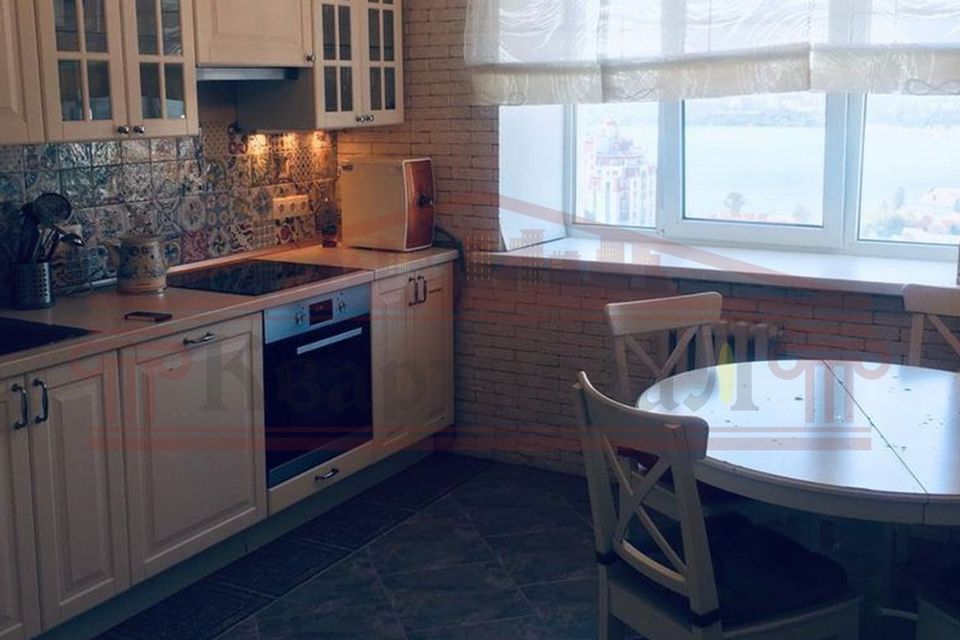 Сдаётся 2-комнатная квартира, 77 м²