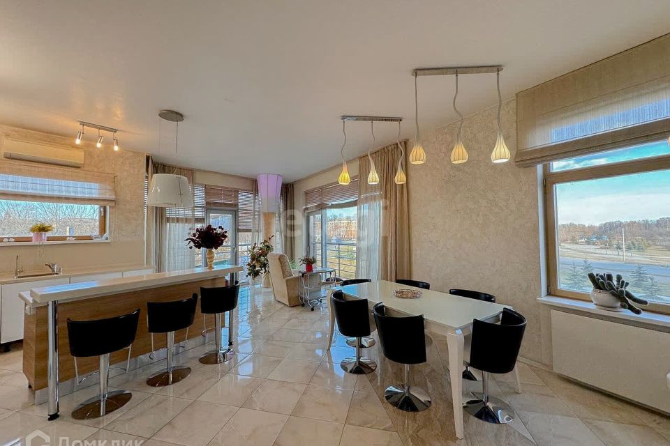 Продаётся 2-комнатная квартира, 133.1 м²