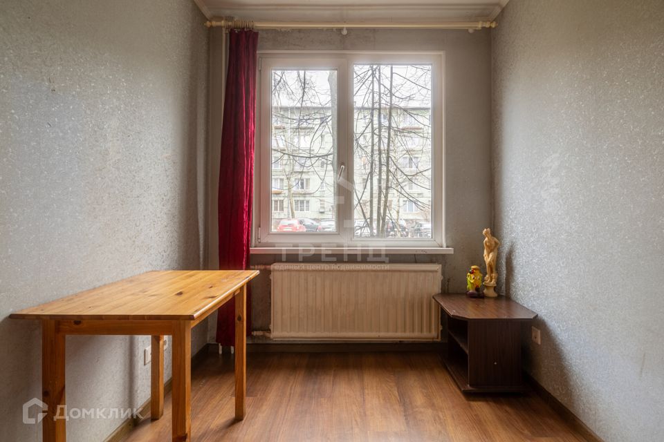 Продаётся 4-комнатная квартира, 48.8 м²