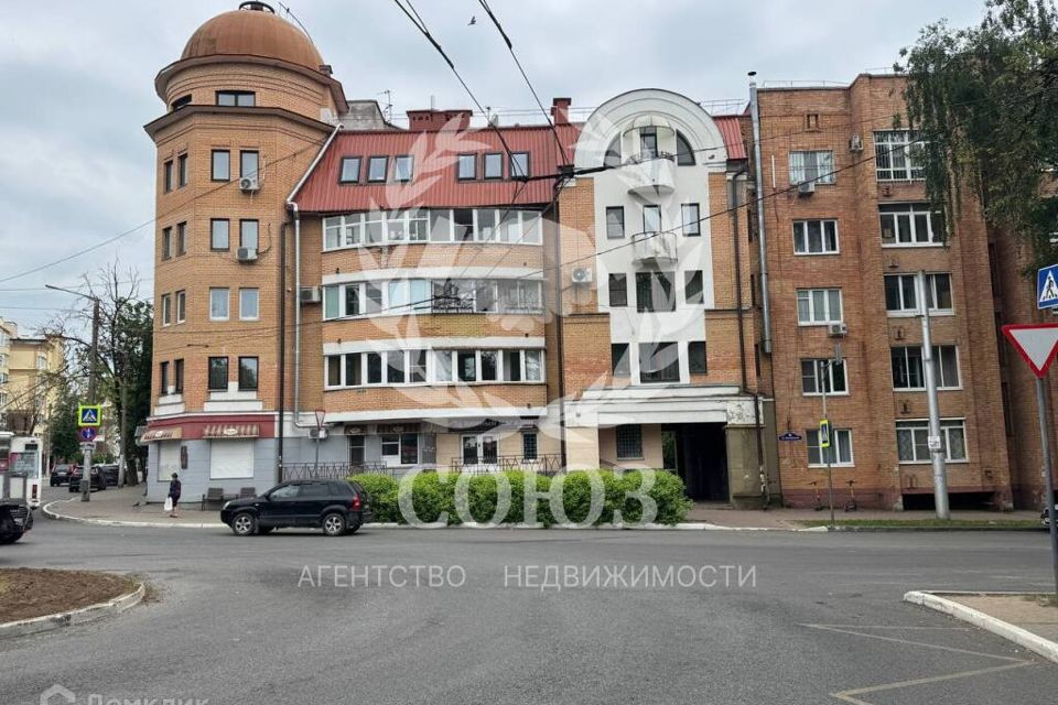 Продаётся 3-комнатная квартира, 150 м²