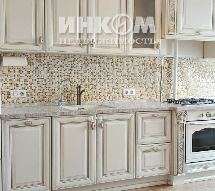 Сдаётся 4-комнатная квартира, 110 м²