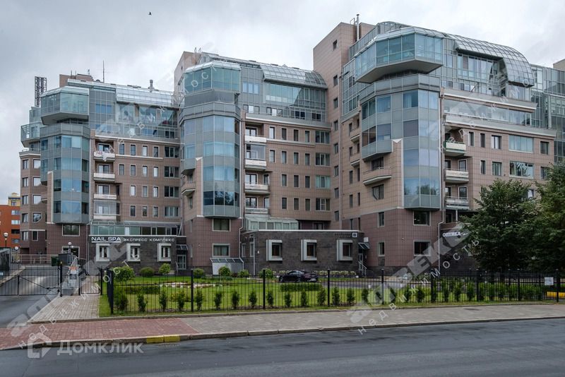 Продаётся 4-комнатная квартира, 168.6 м²