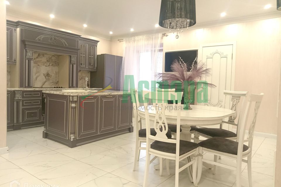 Продаётся 4-комнатная квартира, 140 м²
