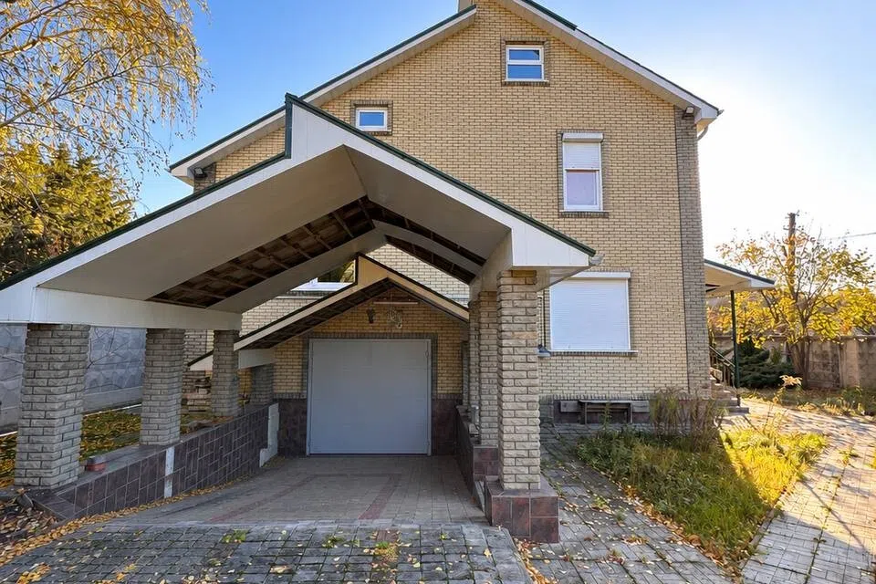Продаётся 2-этажный дом, 400 м²