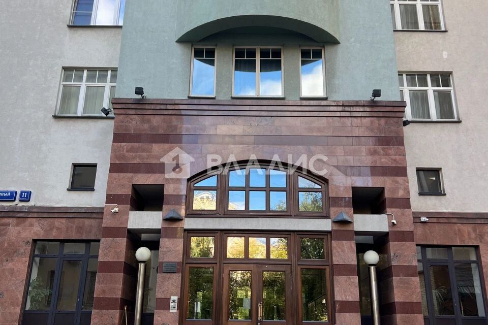 Продаётся 5-комнатная квартира, 244.6 м²