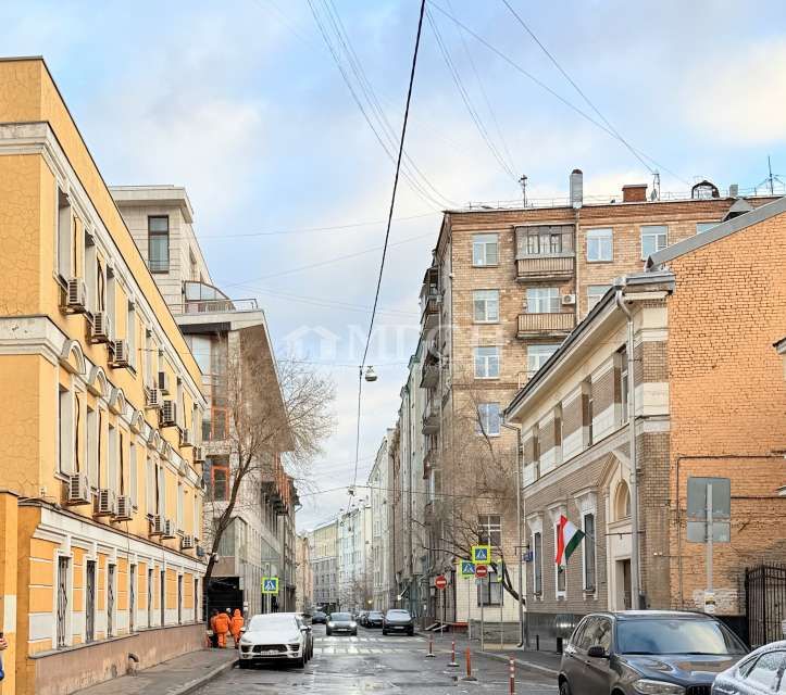 Продаётся 4-комнатная квартира, 133 м²