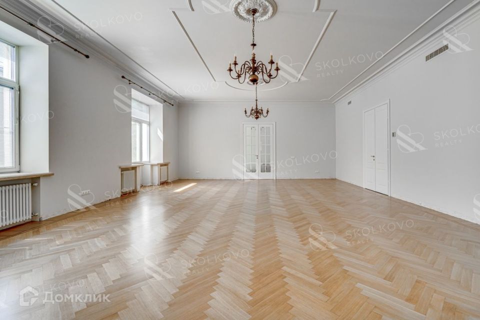 Сдаётся 6-комнатная квартира, 350 м²