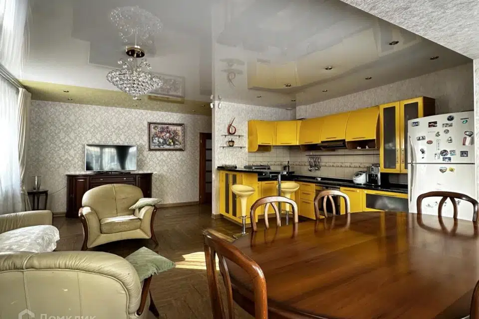 Продаётся 4-комнатная квартира, 125.2 м²