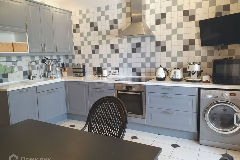 Продаётся 2-комнатная квартира, 71.1 м²