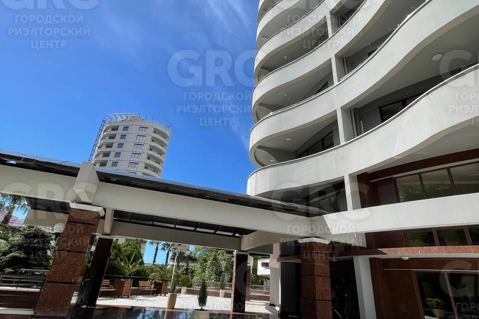 Продаётся 3-комнатная квартира, 160 м²