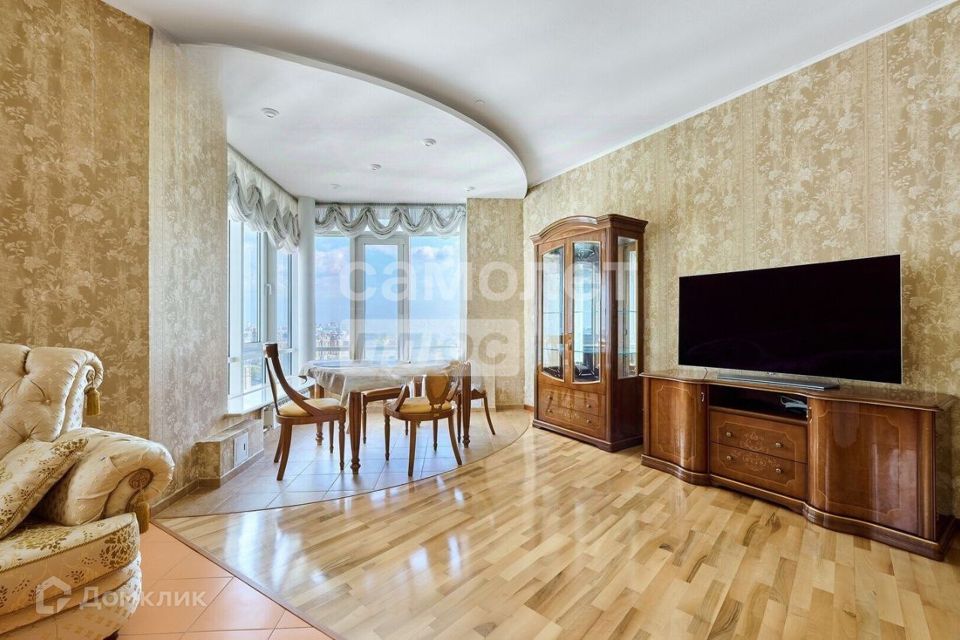 Продаётся 3-комнатная квартира, 143.9 м²