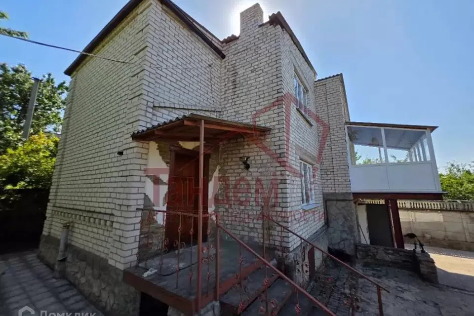 Продаётся 2-этажный дом, 200 м²