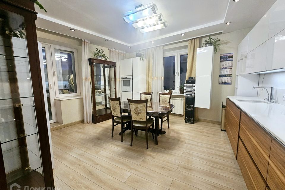 Продаётся 3-комнатная квартира, 87 м²