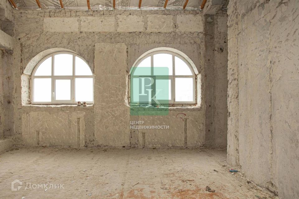 Продаётся 4-комнатная квартира, 133 м²