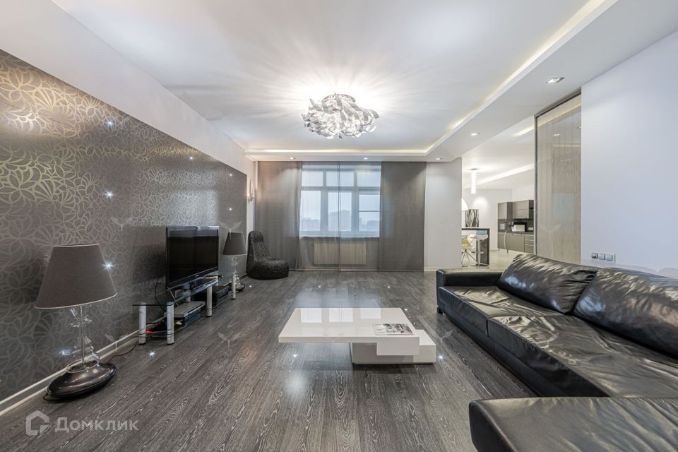 Продаётся 3-комнатная квартира, 160 м²