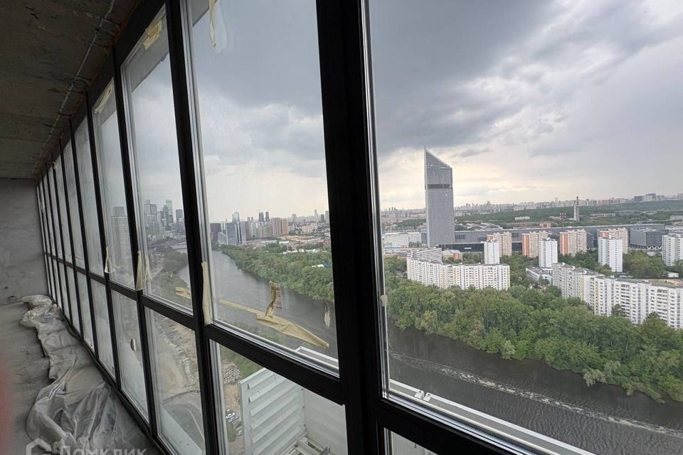 Продаётся 4-комнатная квартира, 184 м²