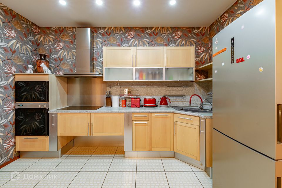 Сдаётся 4-комнатная квартира, 161 м²