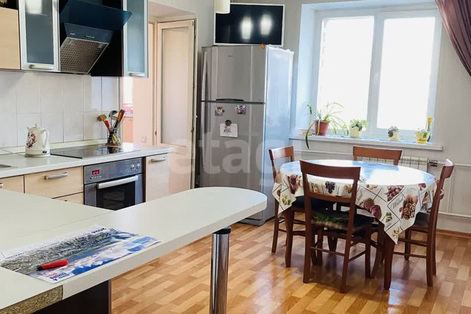 Продаётся 4-комнатная квартира, 108.7 м²