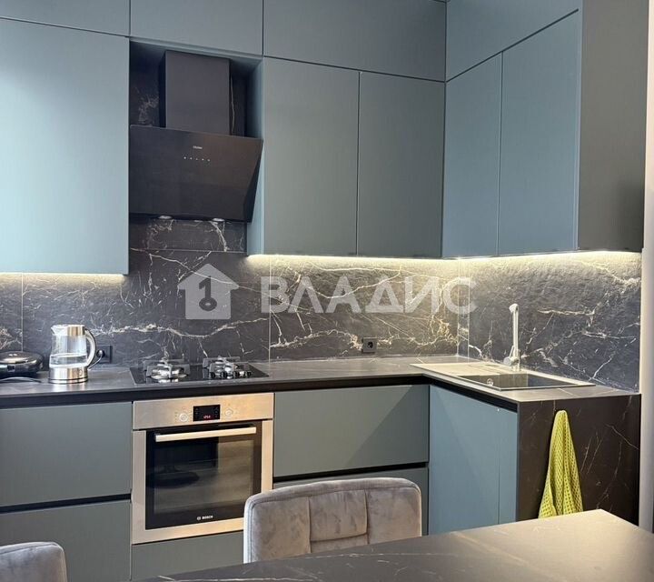 Продаётся 4-комнатная квартира, 165 м²