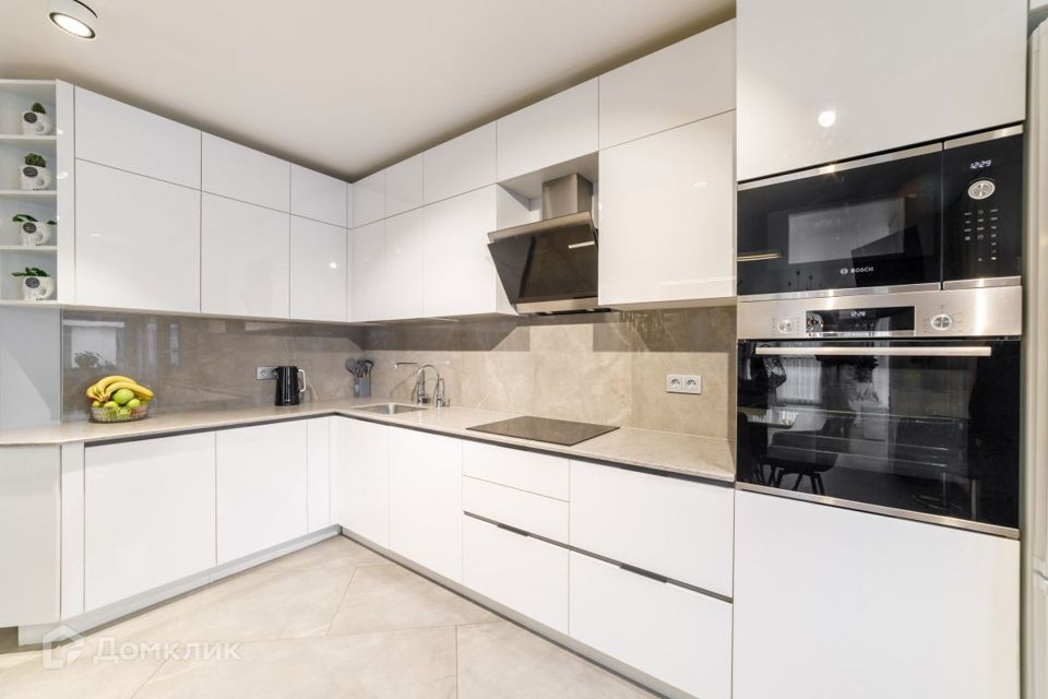 Продаётся 2-комнатная квартира, 129.8 м²