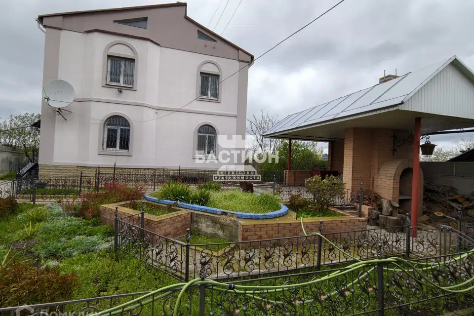 Продаётся 2-этажный дом, 350 м²