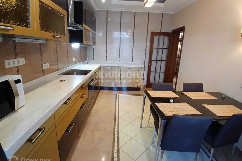 Сдаётся 2-комнатная квартира, 93 м²