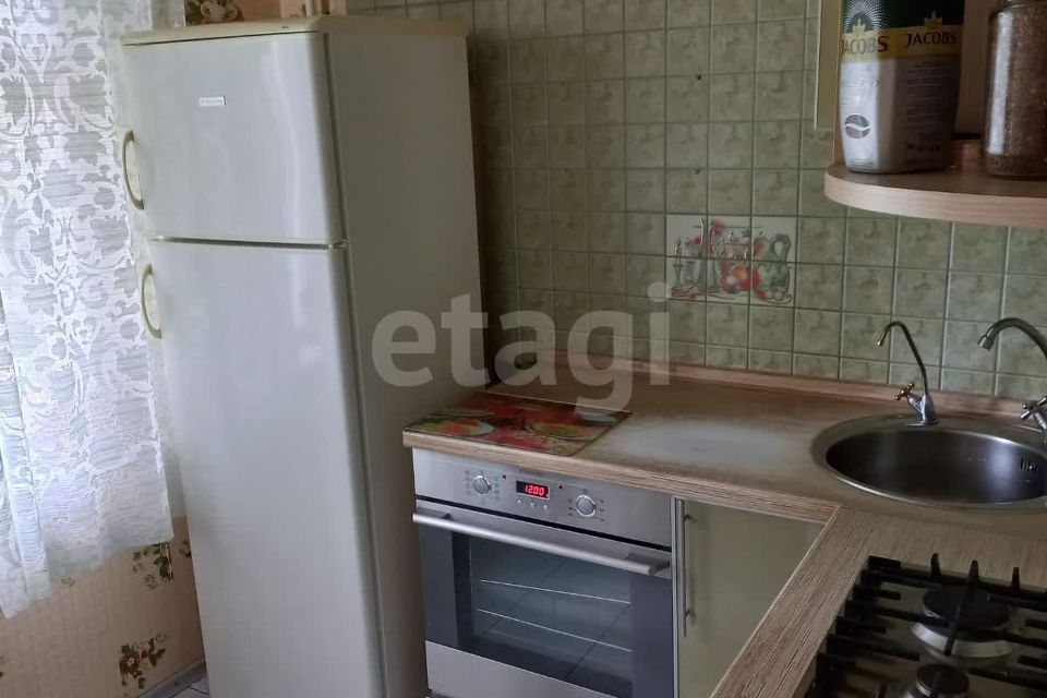 Продаётся 3-комнатная квартира, 48.6 м²