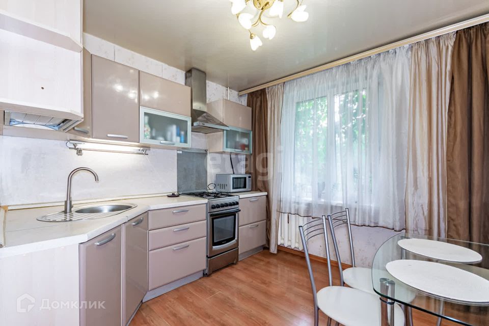 Продаётся 4-комнатная квартира, 68.2 м²