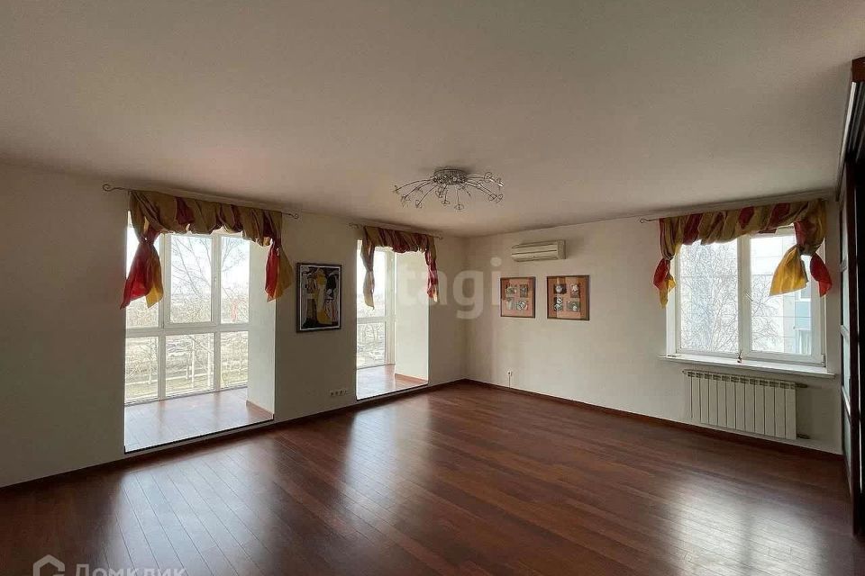 Продаётся 4-комнатная квартира, 118 м²