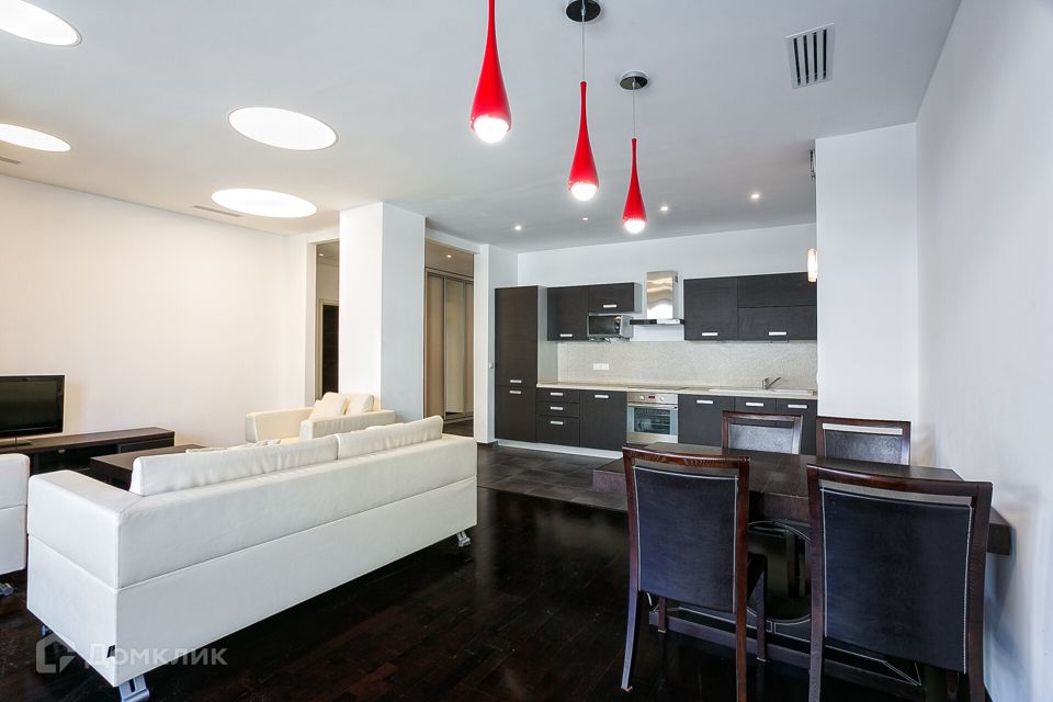 Продаётся 1-комнатная квартира, 97.5 м²