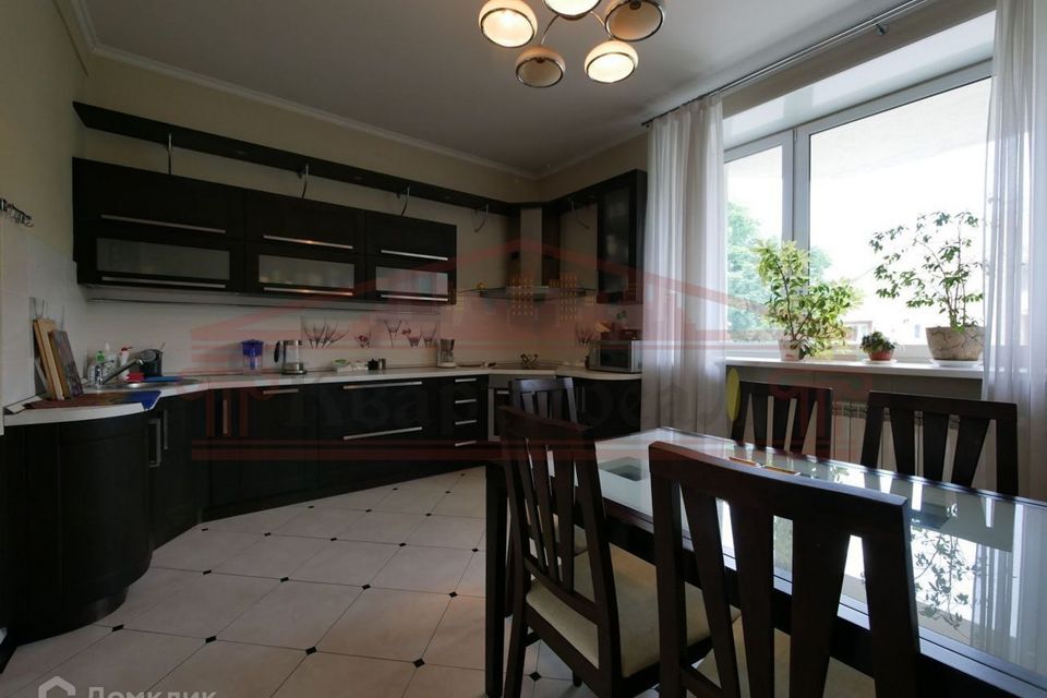 Сдаётся 5-комнатная квартира, 273 м²