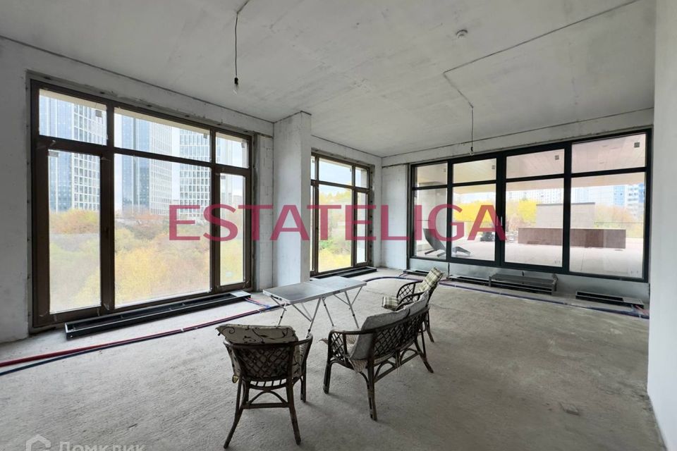 Продаётся 5-комнатная квартира, 487 м²