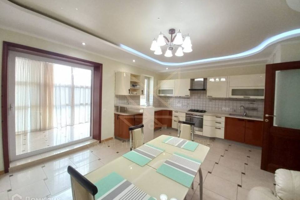 Сдаётся 5-комнатная квартира, 180 м²