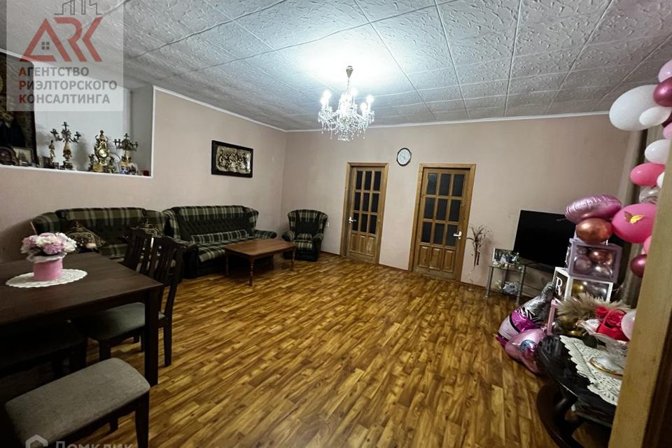 Продаётся 4-комнатная квартира, 105 м²