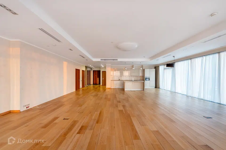 Продаётся 3-комнатная квартира, 223 м²