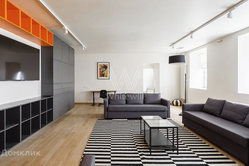 Сдаётся 4-комнатная квартира, 220 м²
