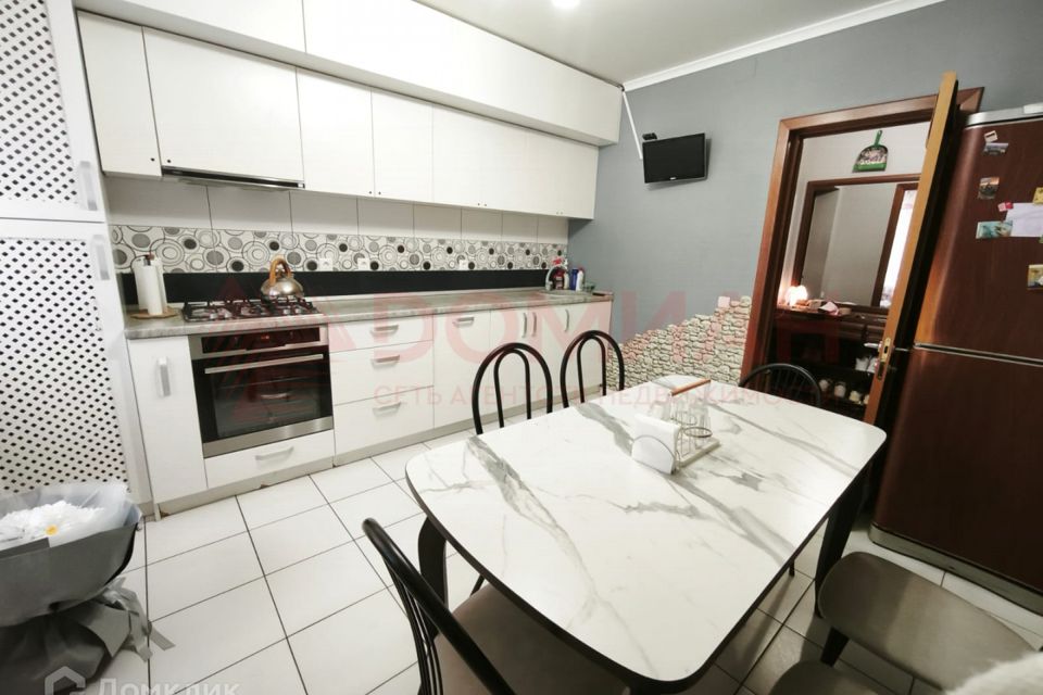 Продаётся 4-комнатная квартира, 76.8 м²