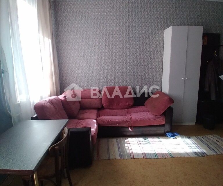 Продаётся комната в 10-комн. квартире, 180 м²