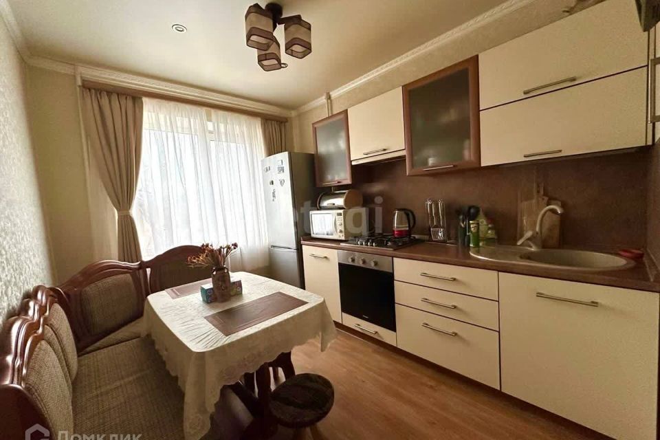 Продаётся 4-комнатная квартира, 72.8 м²