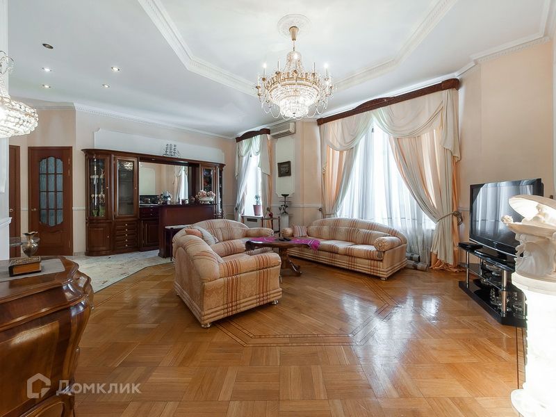 Сдаётся 6-комнатная квартира, 240 м²