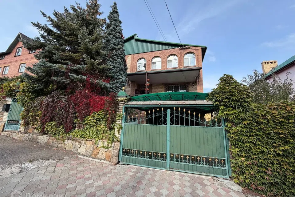 Продаётся 2-этажный дом, 275 м²