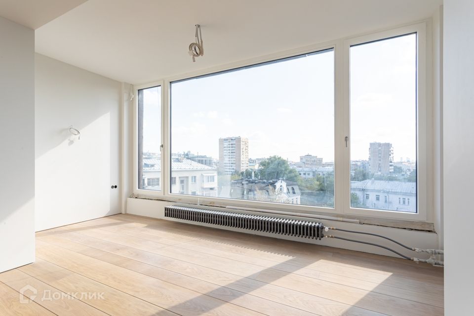 Продаётся 3-комнатная квартира, 142 м²