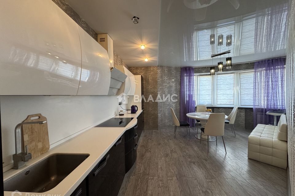 Сдаётся 2-комнатная квартира, 90 м²