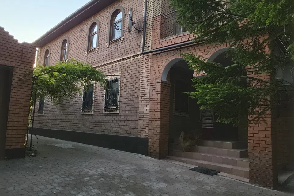 Продаётся 2-этажный дом, 400 м²