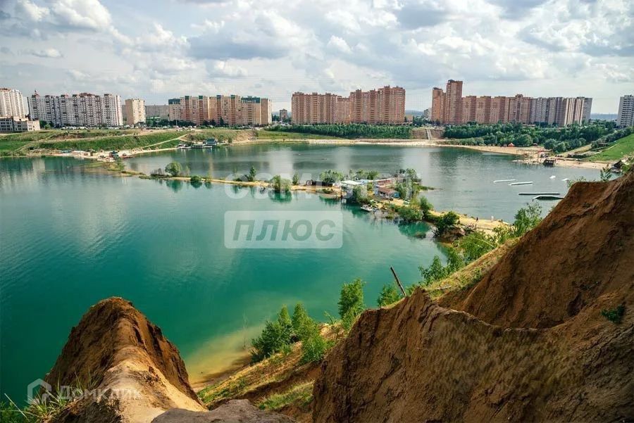 Продаётся 2-комнатная квартира, 79.2 м²